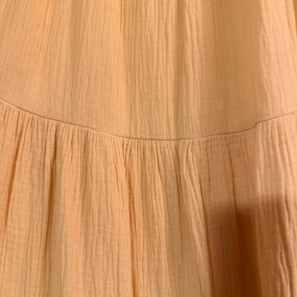 Elegant Yellow Sleeveless Dress - Picture 2 of 4